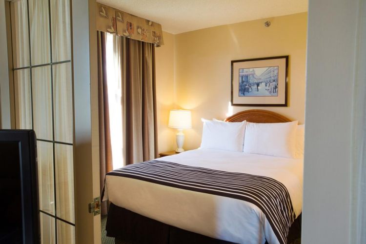 Sandman Signature Mississauga Hotel , ON L4W 4T4 near Toronto Pearson Airport View Point 6
