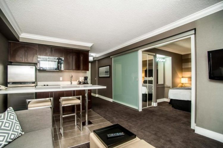 Sandman Signature Mississauga Hotel , ON L4W 4T4 near Toronto Pearson Airport View Point 9