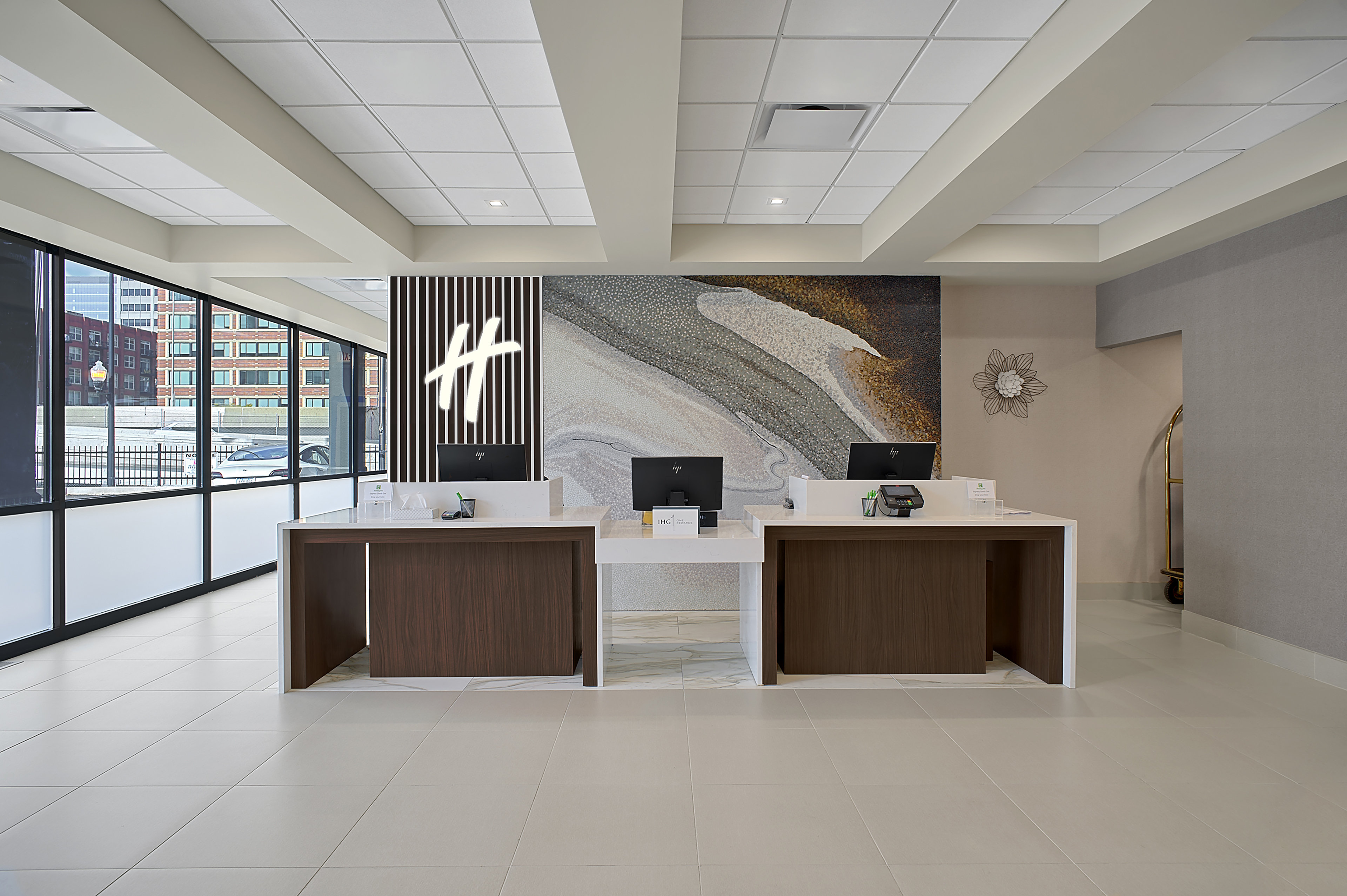 HOLIDAY INN HOTEL AND SUITES , IL 60607 near Ohare International Airport View Point 1