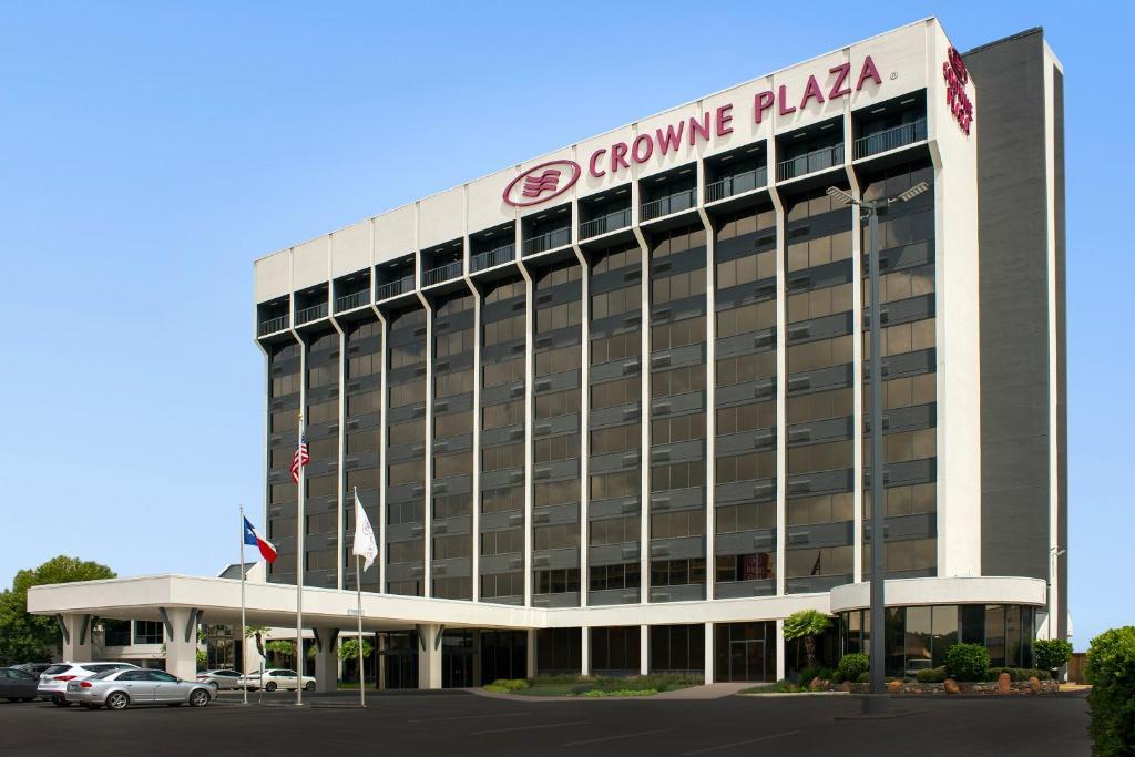 Crowne Plaza Hotels And Resorts