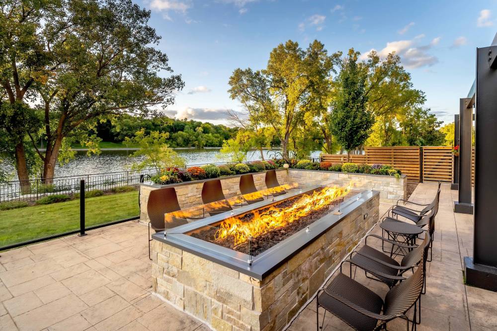 Courtyard By Marriott Appleton Riverfront 8