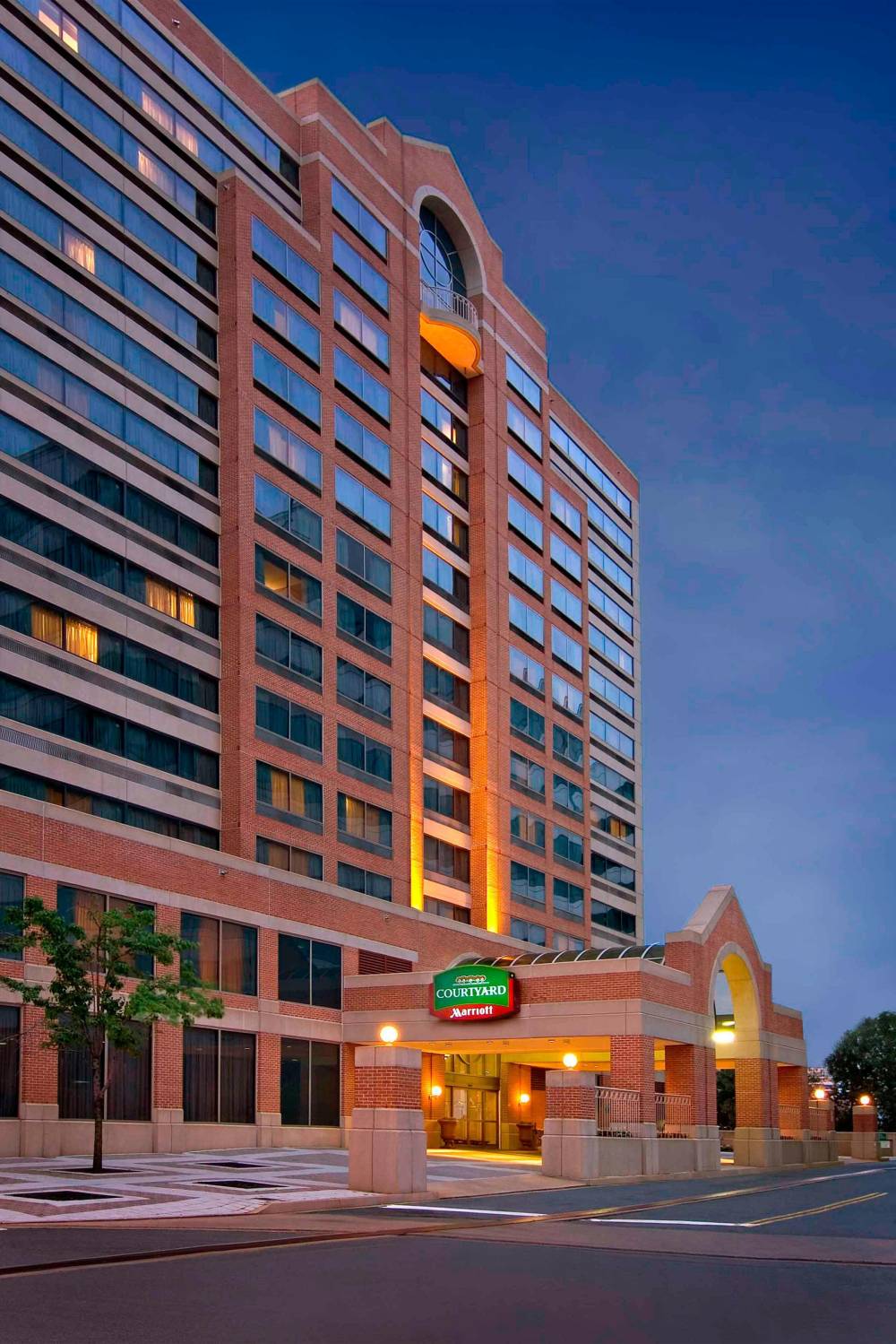 Courtyard By Marriott Arlington Crystal City Reagan National Airport