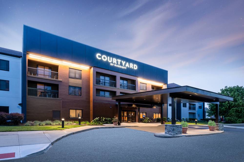 Courtyard By Marriott Columbus Airport