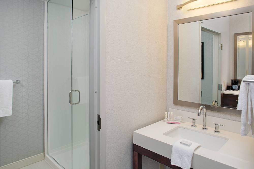 Courtyard By Marriott Manchester-boston Regional Airport
