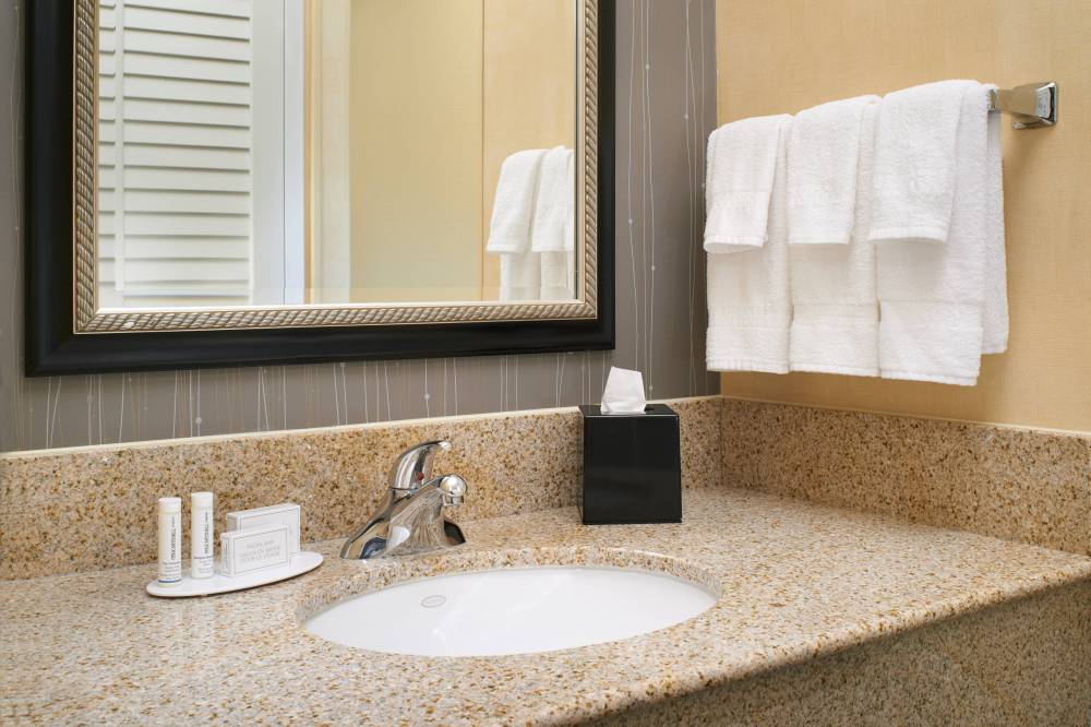 Courtyard By Marriott St Louis Westport Plaza