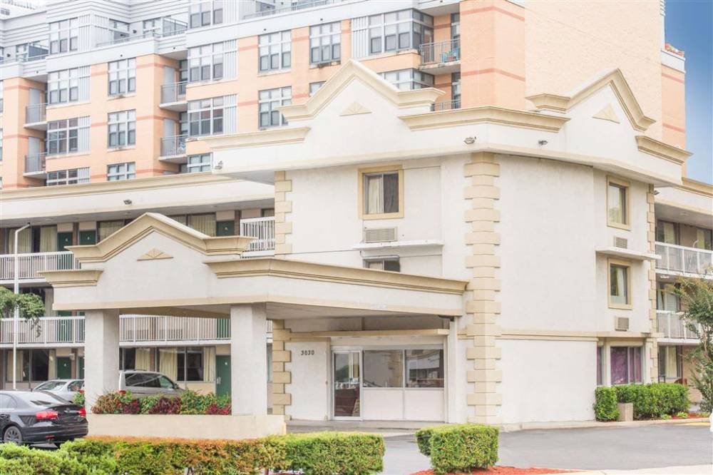 Days Inn By Wyndham Arlington Pentagon