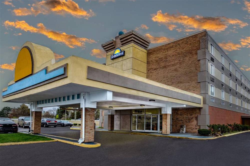 Days Inn By Wyndham Livonia/canton/detroit