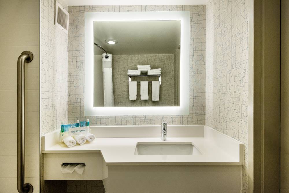 Holiday Inn Exp Campus Area