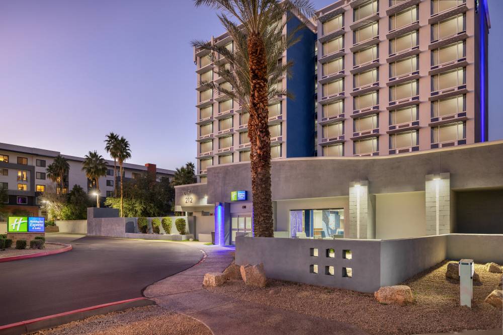 Holiday Inn Exp Stes Midtown By Ihg