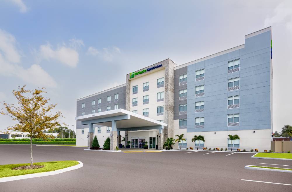 Holiday Inn Exp Stes Stadium Area