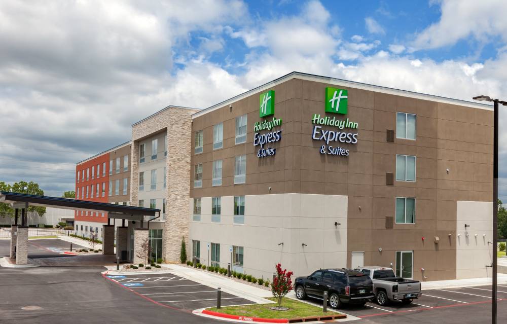Holiday Inn Exp Stes Woodland Hills