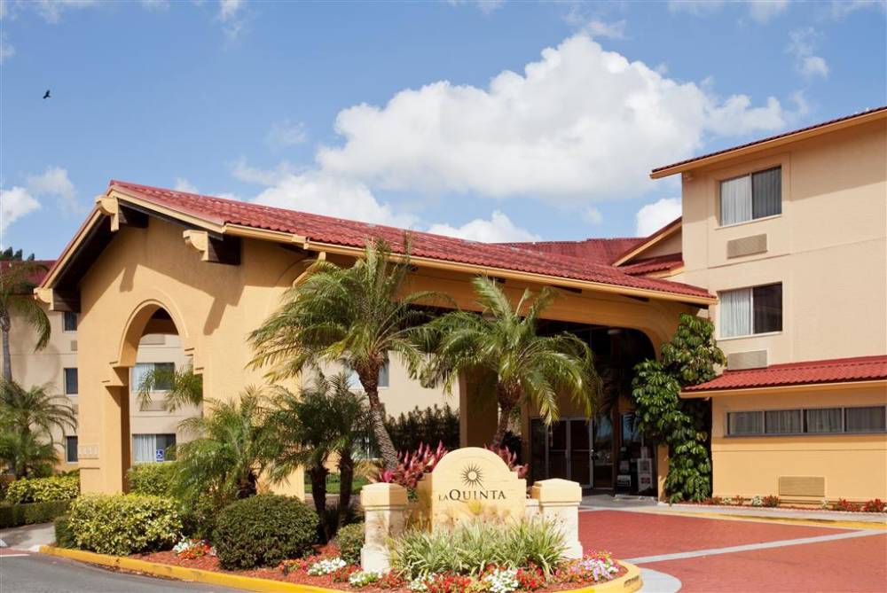 La Quinta Inn Ste Spg Airport