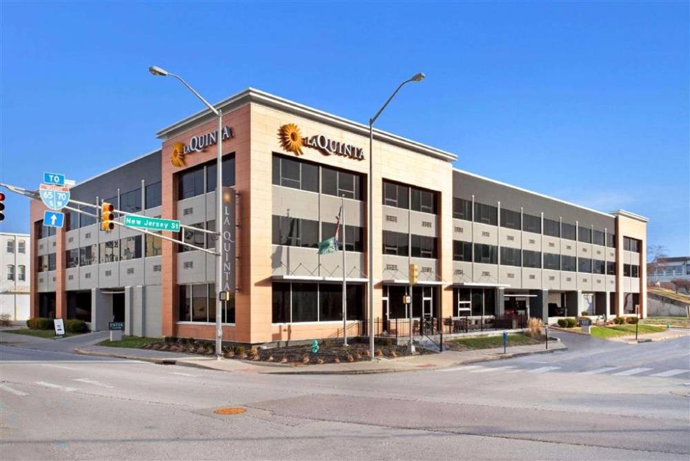 La Quinta Inn & Suites By Wyndham Indianapolis Downtown