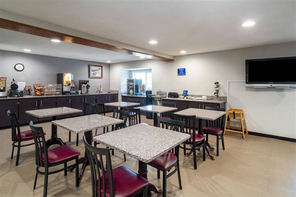 Microtel Pooler Savannah 3