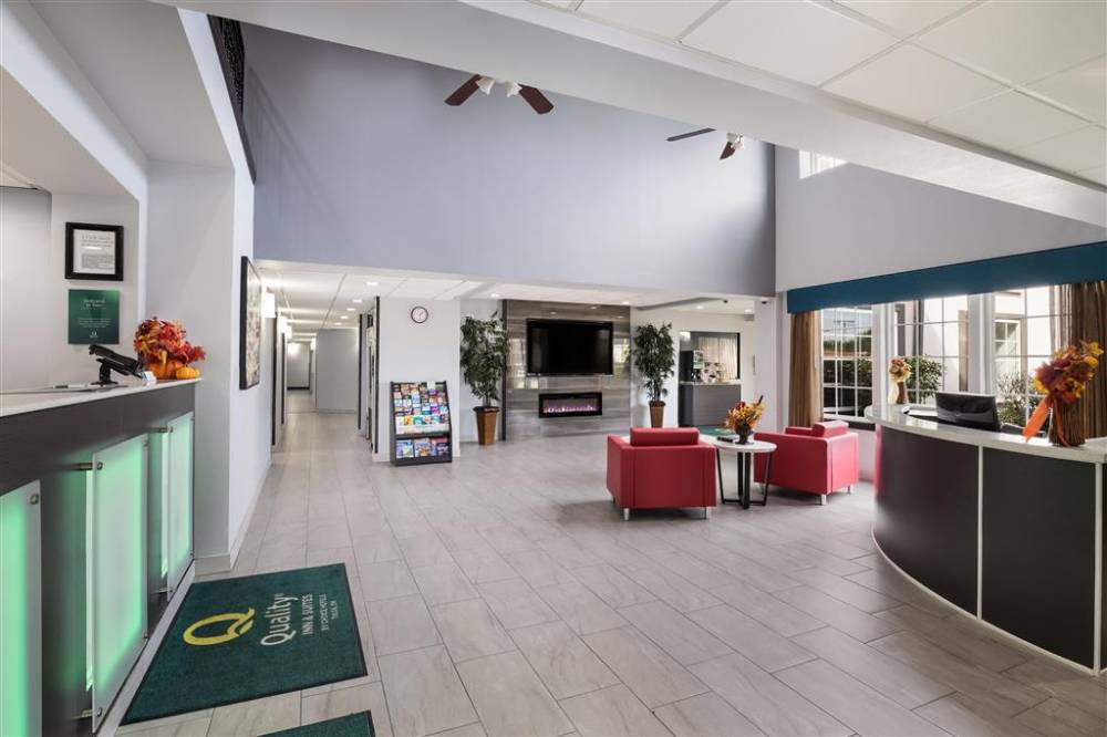 Quality Suites I-44 4