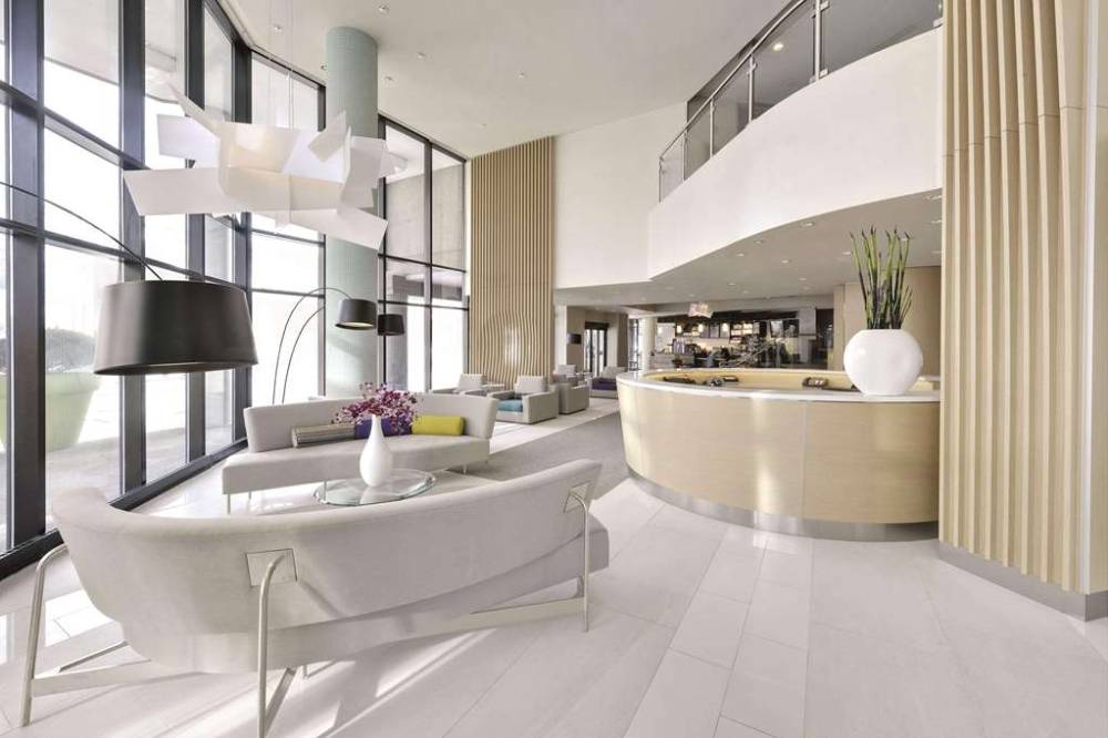 Radisson Blu Toronto Downtown 4