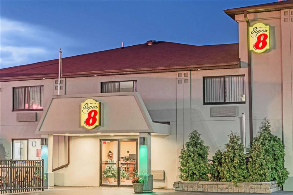 Super 8 By Wyndham Niagara Falls Ny