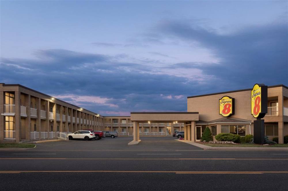Super 8 By Wyndham Windsor/dougall