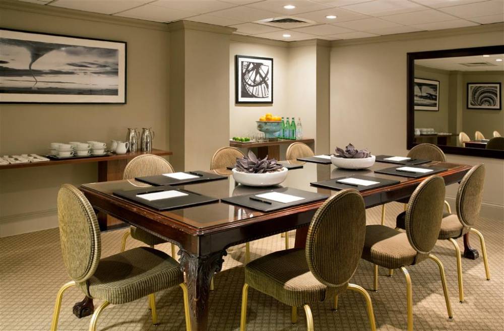 The Eliot Hotel 6