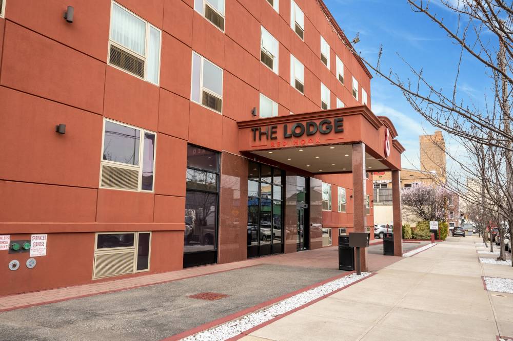 The Lodge Red Hook 4